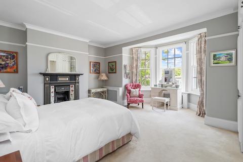 4 Wilton Crescent, London, SW19 3QZ