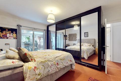4 bedroom semi-detached house to rent, Woodhill Crescent, Harrow HA3