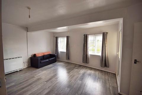2 bedroom flat to rent, Stratford Road, Solihull B90