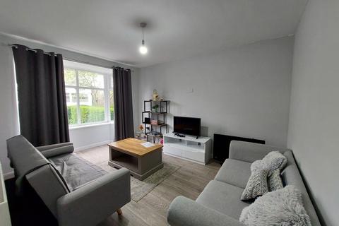 3 bedroom semi-detached house to rent, Sandy Lane, Prestwich