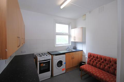 2 bedroom apartment to rent, Warner Road, London SE5