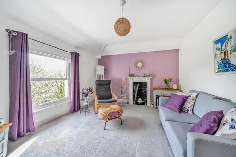 126d Burnt Ash Hill, London, SE12 0HT