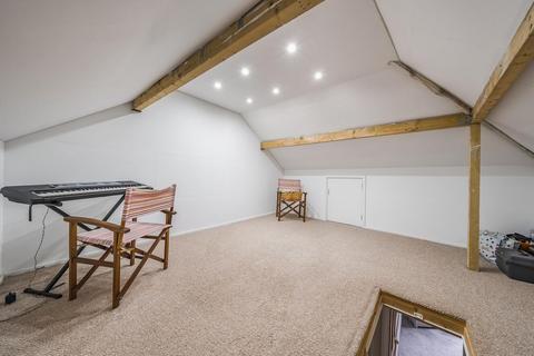 126d Burnt Ash Hill, London, SE12 0HT