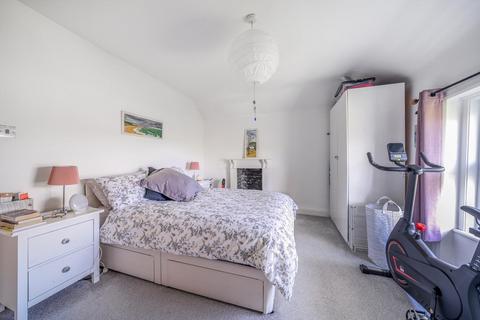 126d Burnt Ash Hill, London, SE12 0HT