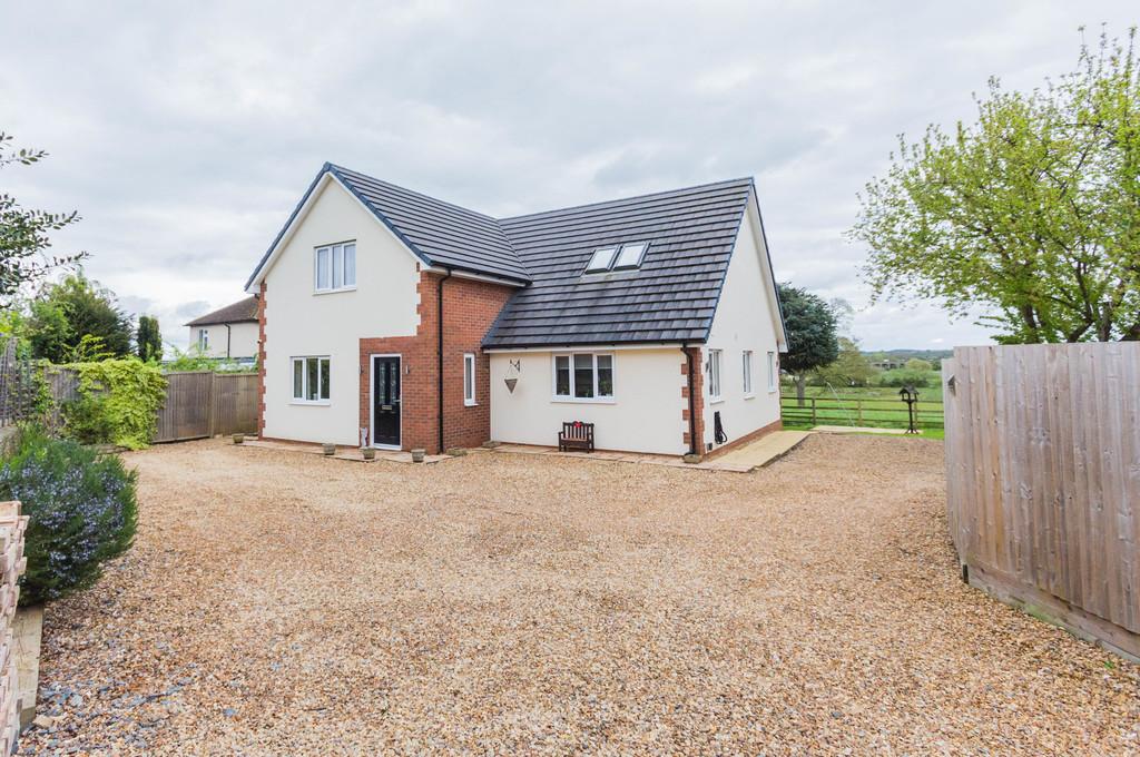 Manor Drive, Irthlingborough NN9 4 bed detached house for sale £550,000