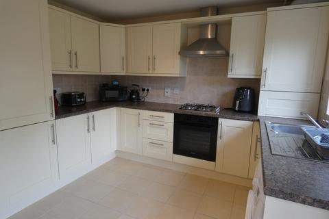 3 bedroom end of terrace house to rent, Queen Street, Madeley, Telford