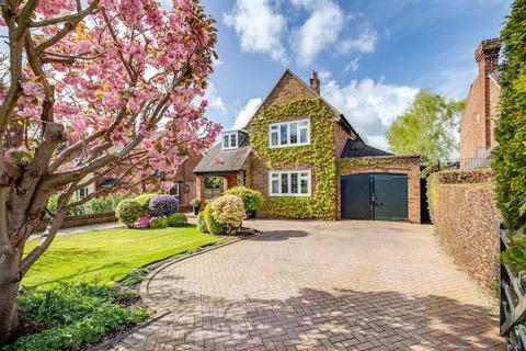 4 bedroom detached house for sale, Hoole Road, Hoole CH2