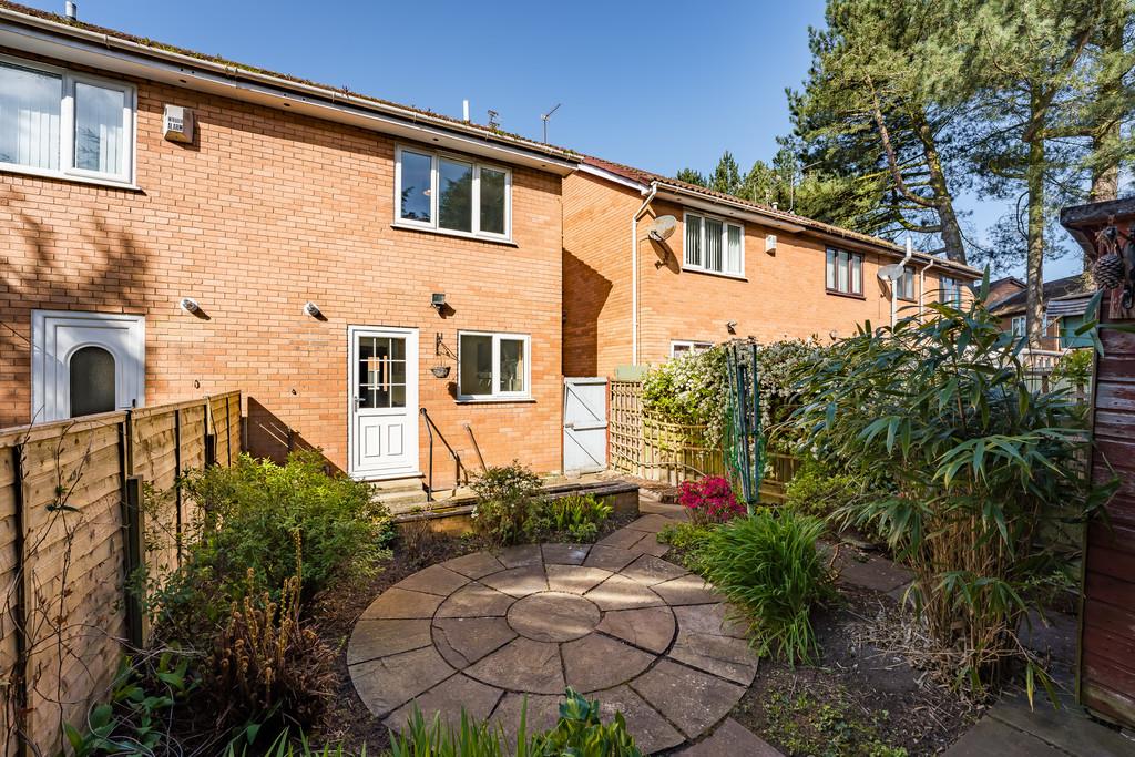 6 Pine Crest, Aughton, L39 5 HX-2