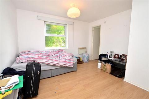 2 bedroom apartment to rent, Cassis Court, Chigwell Lane, Loughton, IG10