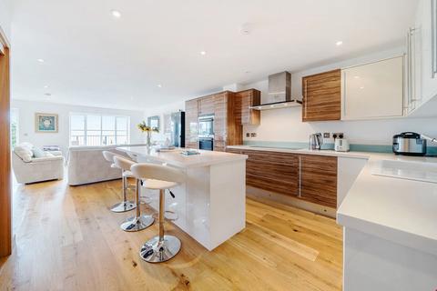 7 bedroom penthouse for sale, Queen Mary Road, Falmouth - Overlooking Gyllyngvase Beach