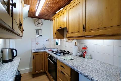 10 Brook Lane, Clayton, Bradford, BD14 6PH