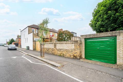 4 bedroom end of terrace house for sale, Birkhall Road, Catford, London, SE6