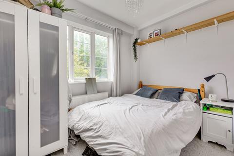 113 Chiswick Village, London, W4 3BZ