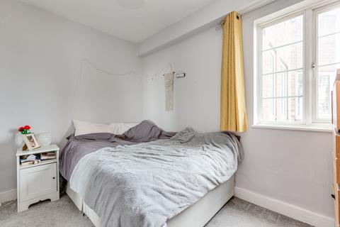 113 Chiswick Village, London, W4 3BZ
