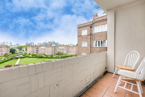 113 Chiswick Village, London, W4 3BZ