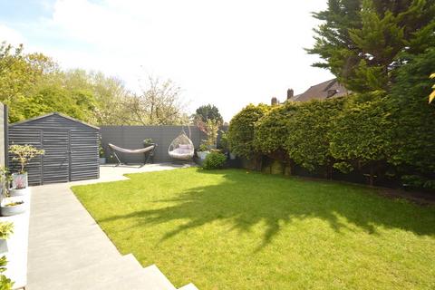 5 High Grove, London, SE18 2PS