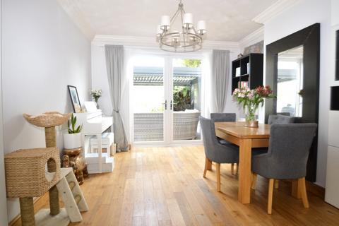 5 High Grove, London, SE18 2PS