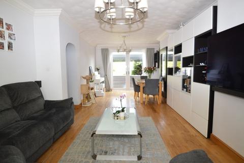 5 High Grove, London, SE18 2PS