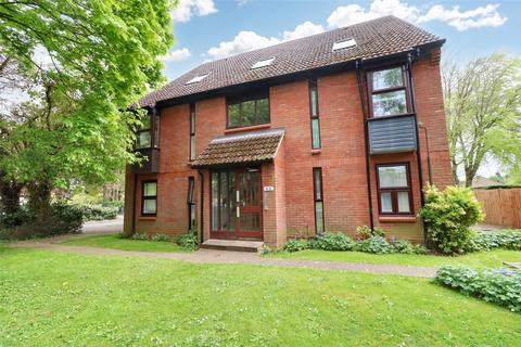 1 bedroom flat for sale, Alterton Close, Surrey GU21