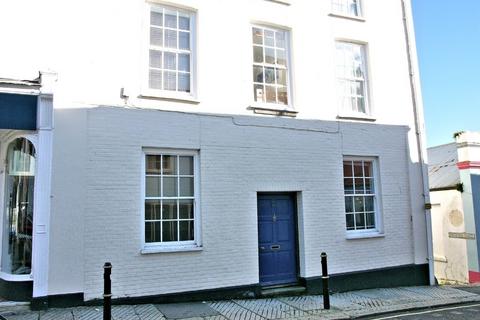 2 bedroom flat to rent, High Street, Cornwall TR11