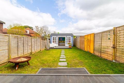 84 Park Road, Caterham, CR3 5TA
