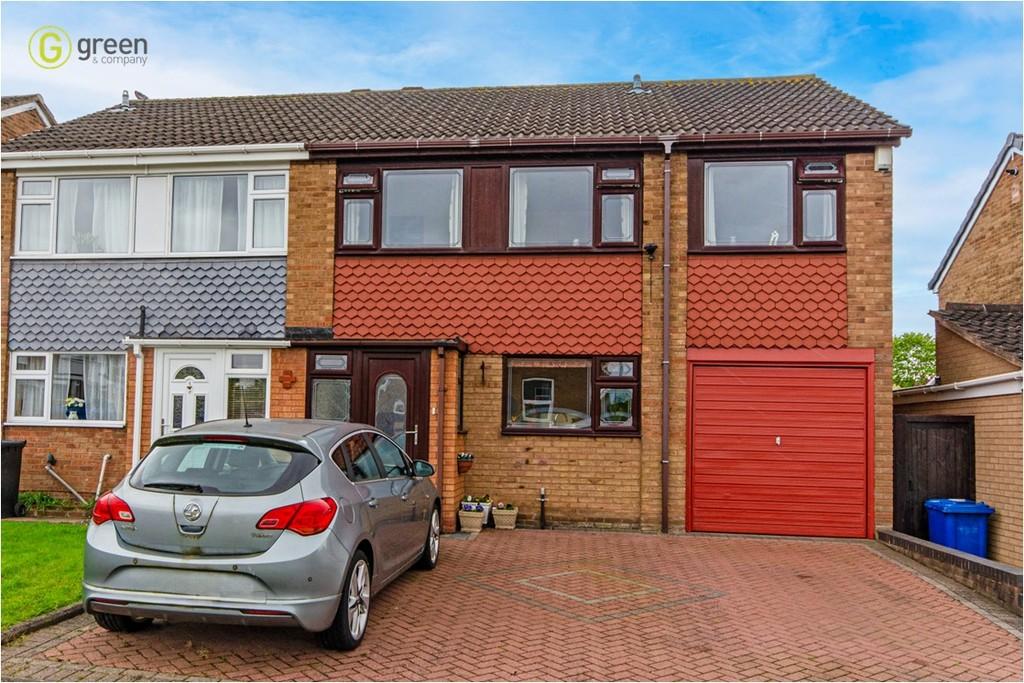 Hillman, Lakeside, Tamworth B77 3 bed semidetached house for sale £