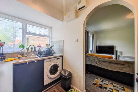 1 bedroom terraced house to rent, Rollesby Way, Thamesmead, London SE28