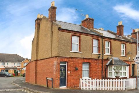 3 bedroom end of terrace house for sale, Meadfield Road, Slough