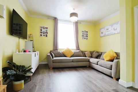 3 bedroom end of terrace house for sale, Meadfield Road, Slough