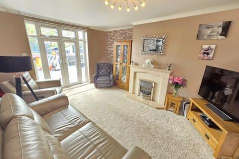 3 bedroom semi-detached house for sale, Weetslade Road, Dudley