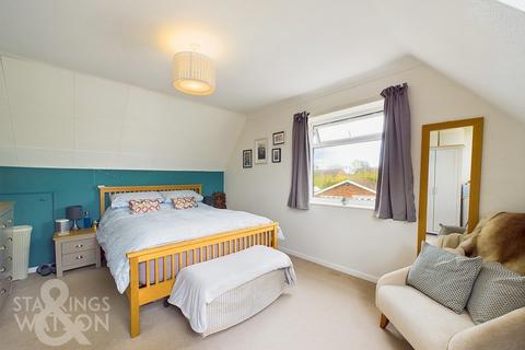 2 bedroom chalet for sale, Braydeston Crescent, Brundall, Norwich