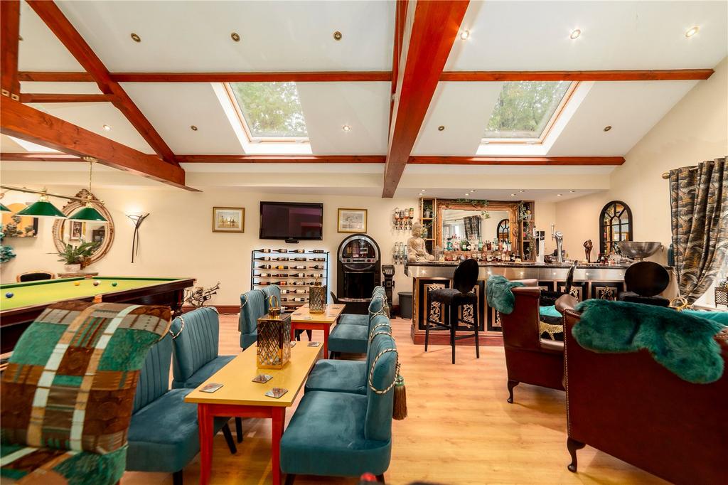 Bar / Games Room