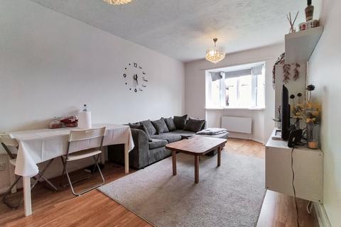 1 bedroom apartment for sale, Tennyson Close, Enfield, EN3