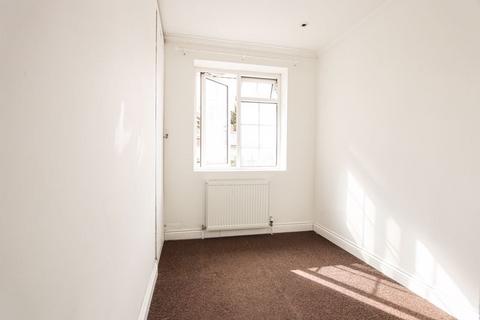 2 bedroom flat to rent, Thorn Close, Northolt
