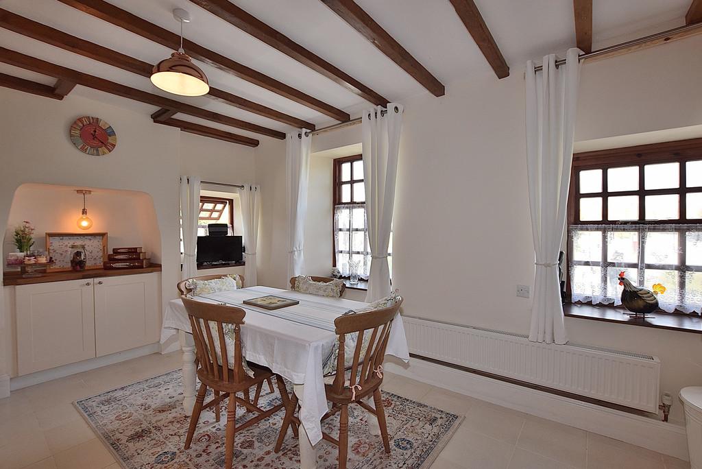 Kitchen dining area