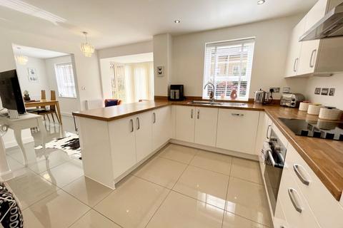 4 bedroom detached house for sale, Visa View, Dunstable