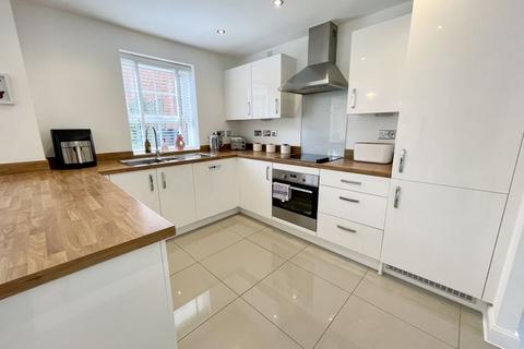 4 bedroom detached house for sale, Visa View, Dunstable