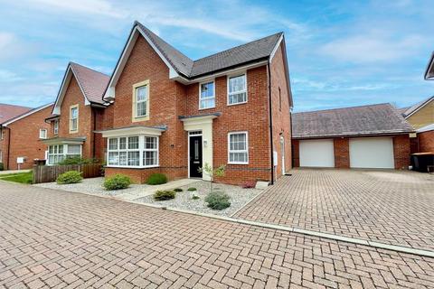 4 bedroom detached house for sale, Visa View, Dunstable