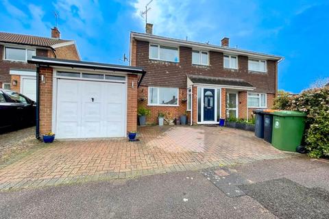 4 bedroom semi-detached house for sale, Candale Close, Dunstable