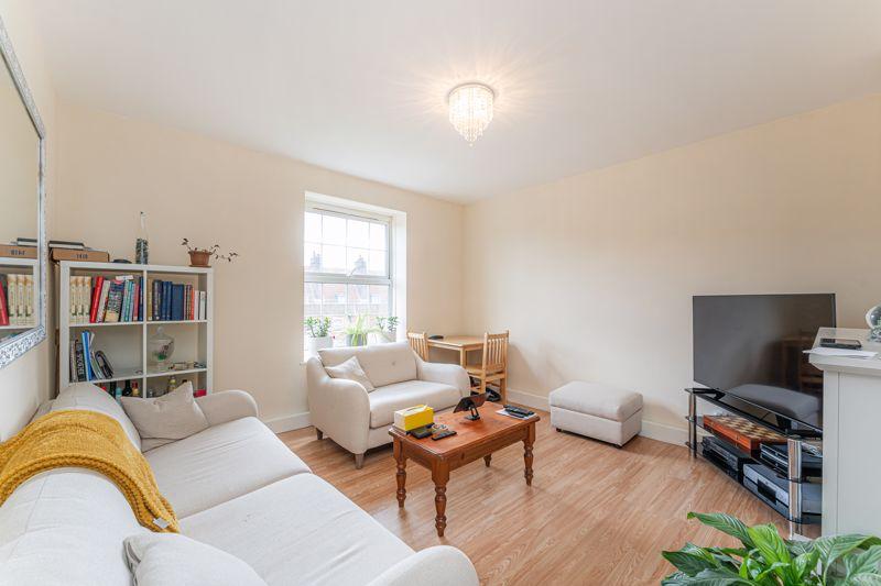 Stamford Hill, London 3 bed apartment for sale £375,000