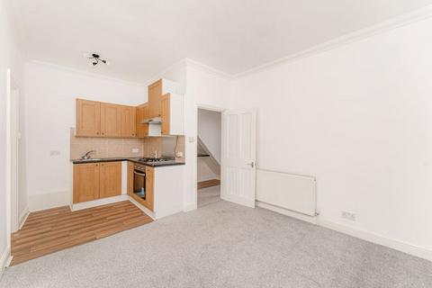 2 bedroom apartment for sale, Sandford Avenue, London, N22