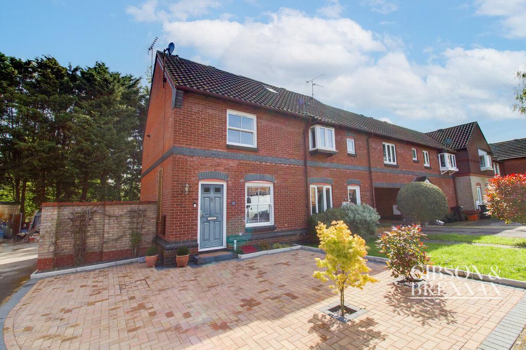 Bunting Lane, Billericay, CM11 2 bed end of terrace house for sale £385,000