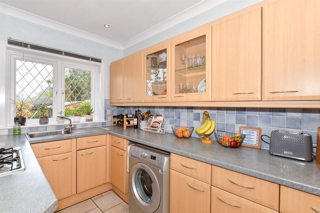 Pickering Street, Loose, Maidstone, Kent 3 bed semidetached bungalow