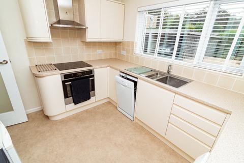 2 bedroom flat to rent, Grosvenor Road, Bournemouth,