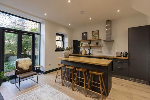 2 bedroom flat to rent, Buccleuch Street, Newington, Edinburgh