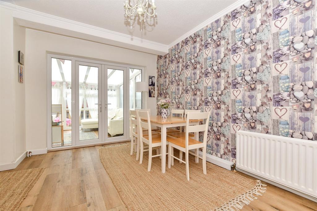 Kitchen/Dining Area