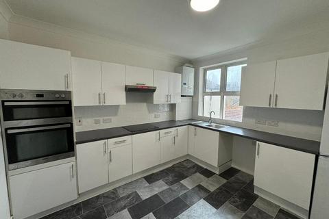 3 bedroom flat to rent, St Lukes Road, Brighton, East Sussex, BN2 9ZD