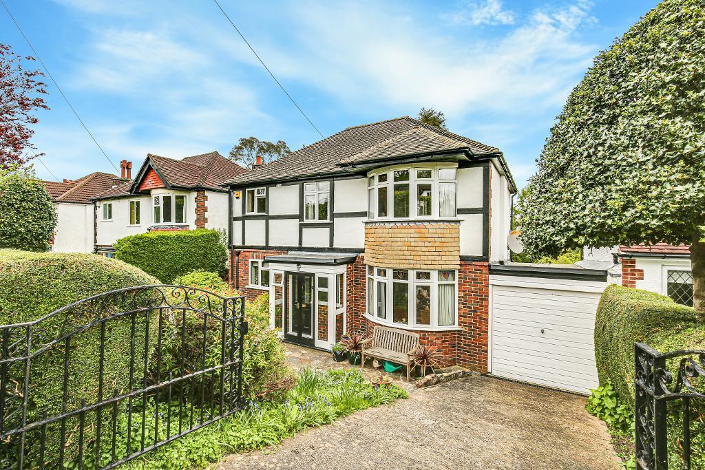 Oakley Road, Warlingham, Surrey, CR6 9BF 4 bed detached house for sale