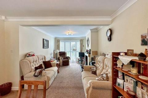 25 Hackbridge Park Gardens, Carshalton, SM5 2HE