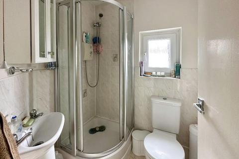 25 Hackbridge Park Gardens, Carshalton, SM5 2HE